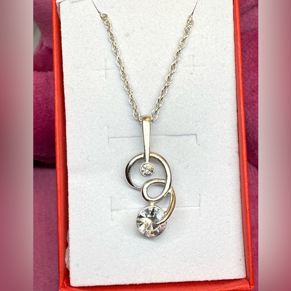 EUC! Nina Ricci Swarovski Crystals Rhodium Plated 16"- 18" Necklace